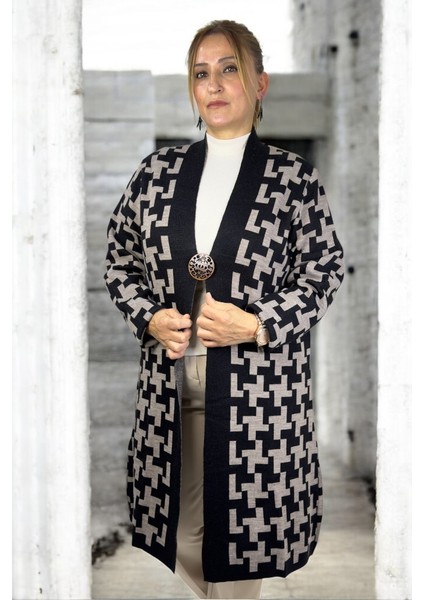 Geometrik Desenli Broş Detaylı Uzun Kollu Şal Yaka Büyük Beden Triko Hırka indirimleri