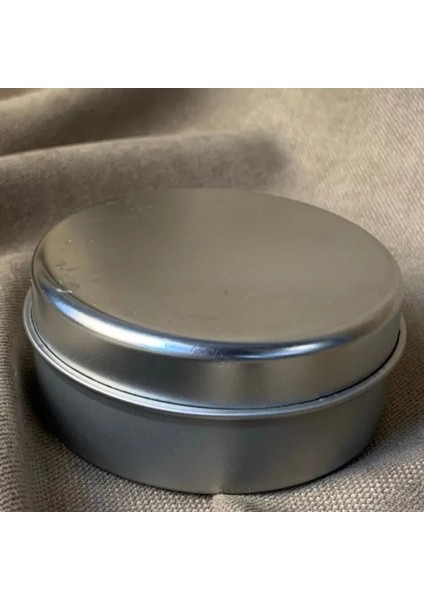 El Yapımı Metal Kutulu Dekoratif Adaçayı Kokulu Mum - 3 x 7 cm fırsatları