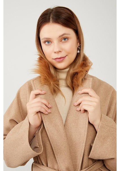 Toprak Yakası Küklü Kuşaklı Kaşe Kaban fırsatları