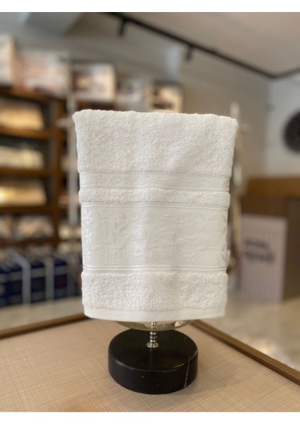 %100 Bambu Krem Rengi Desenli Gonca Havlu (50X90CM)