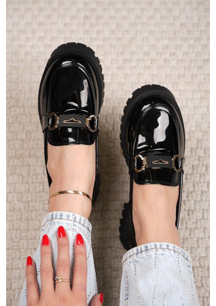 Merry Ithal Toka Detaylı Kadın Ayakkabı Rugan Siyah modelleri