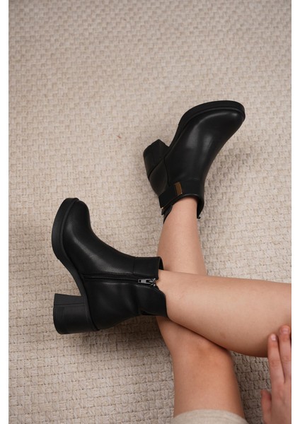 Dena Yan Ithal Toka Detaylı Topuklu Kadın Bot Siyah