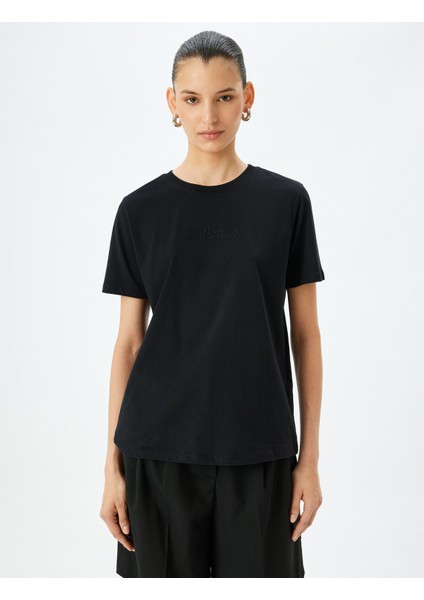 Bisiklet Yaka Nakış Detaylı Kısa Kollu Pamuklu Basic T-Shirt