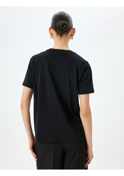 Bisiklet Yaka Nakış Detaylı Kısa Kollu Pamuklu Basic T-Shirt