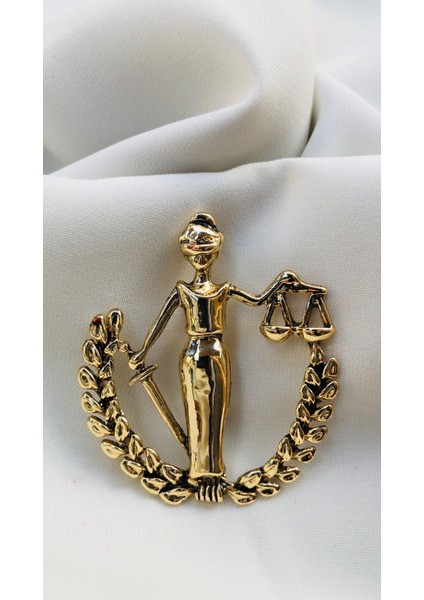 Adalet Broş