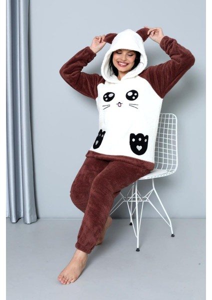 Desenli Tam Peluş Kışlık Yılbaşı Kadın Pijama Takımı modelleri