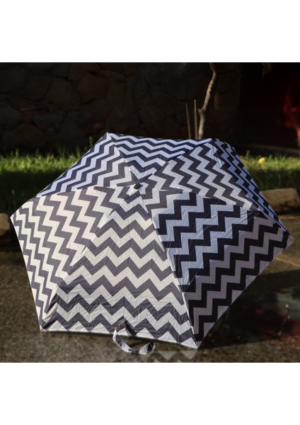 Moods Up Siyah Beyaz Zikzaklı Manuel Mini Şemsiye - Rüzgara Dayanıklı, Hafif, Renkli Tasarım indirimleri