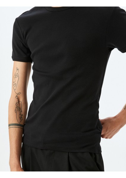 Kısa Kollu Bisiklet Yaka Pamuklu Slim Fit T-Shirt