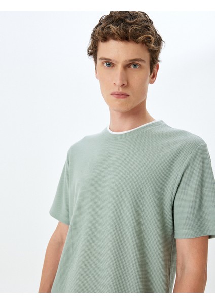 Dokulu Kısa Kollu Yaka Detaylı Pamuk Karışımlı Bisiklet Yaka Slim Fit T-Shirt