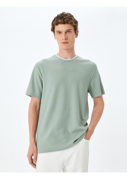 Dokulu Kısa Kollu Yaka Detaylı Pamuk Karışımlı Bisiklet Yaka Slim Fit T-Shirt