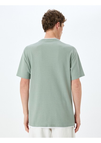 Dokulu Kısa Kollu Yaka Detaylı Pamuk Karışımlı Bisiklet Yaka Slim Fit T-Shirt