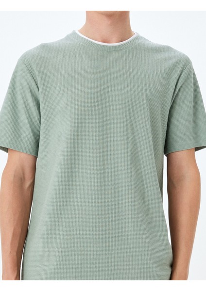 Dokulu Kısa Kollu Yaka Detaylı Pamuk Karışımlı Bisiklet Yaka Slim Fit T-Shirt
