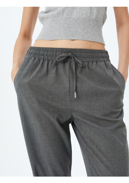 Beli Bağlamalı Cepli Jogger Pantolon