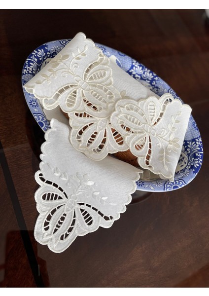 Delik Işi Ekmek Örtüsü. Kelebek Model