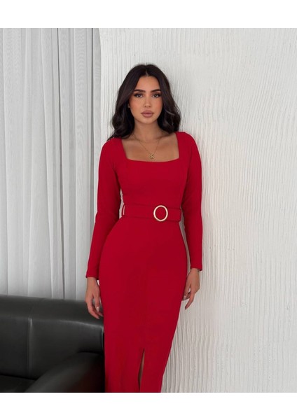 Kırmızı Kare Yaka Kemerli Yırtmaç Detaylı Kalem Elbise modelleri