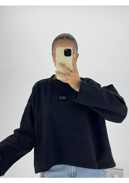 Kadın Yaka Aksesuarlı Oversize Tasarım Sweatshirt