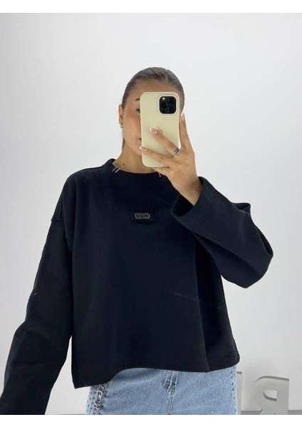 Kadın Yaka Aksesuarlı Oversize Tasarım Sweatshirt