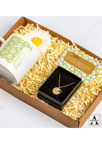 Kişiye Özel Papatya Set- Papatya Kolye - Papatya Tasarımlı Beyaz Seramik Kupa - Papatya Mum - Papatya Kart Notu fiyatları