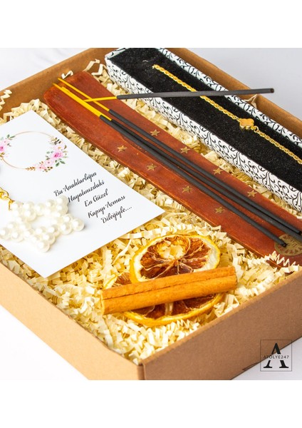 Kişiye Özel Tasarım Hediye Seti- Yıldız Anahtarlık - Ahşap Tütsülük - 4 Adet Tütsü - Yonca Bileklik - Çubuk Tarçın - Kuru Limon Dilimi fiyatları