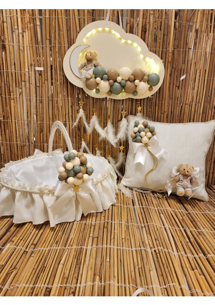 Bebek Kapı Süsü Ledli Bubble Ayıcıklı Ahşap Pano + Takı Yastık + Hediyelik Sepet