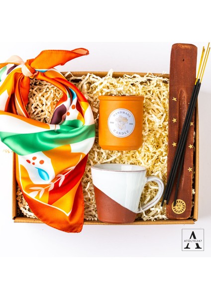 Özel Tasarım Hediye Seti- Turuncu Desenli Fular - Terracota Mum - Sırlı Toprak Kahve-Çay Fincanı - Ahşap Tütsülük - Tütsü fiyatları