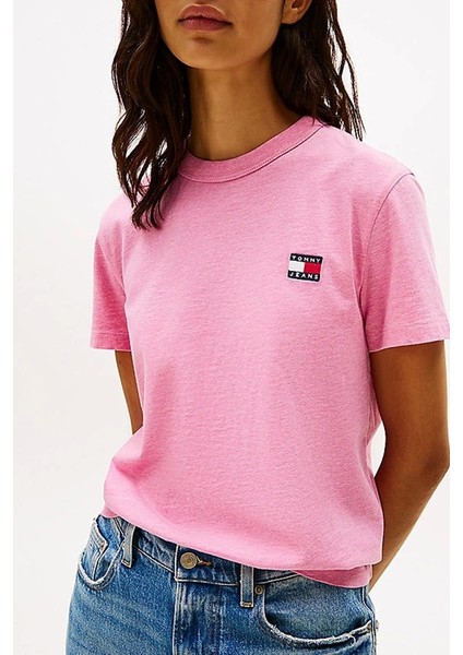 Tommy Jeans Kadın Pembe Badge Crew T-Shirt