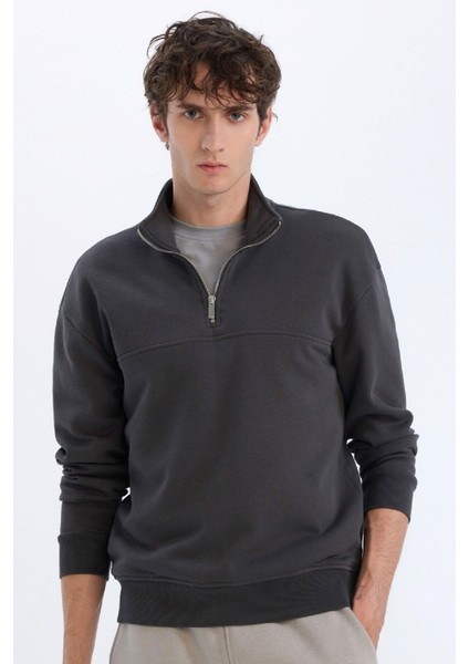 Relax Fit Dik Yaka Fermuarlı Basic Düz Kalın Sweatshirt E5334AX24WN