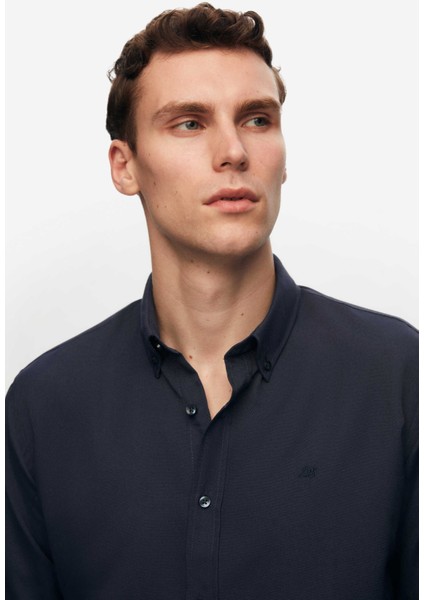 Slim Fit Lacivert Oxford Düğmeli Yaka Kolay Ütülenebilir Nakış Detaylı Pamuklu Gömlek 4HC02ORT03265 fırsatları