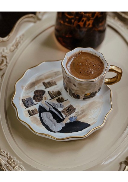 El Boyaması Özel Tasarım Kitap Okuyan Kadın Temalı Türk Kahvesi Fincanı (1 Adet)