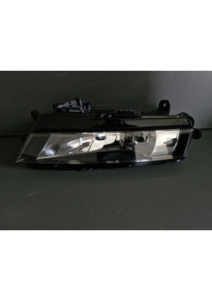 Skoda Octavia Sağ Sis Farı Lambası Sıfır 2017-2021