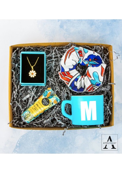 Kişiye Özel Hediye Kutusu - Desenli Toka - Kişiye Özel Harf Baskılı Kupa - Eyüp Sabri Tuncer El ve Vücüt Kremi - Papatya Kolye