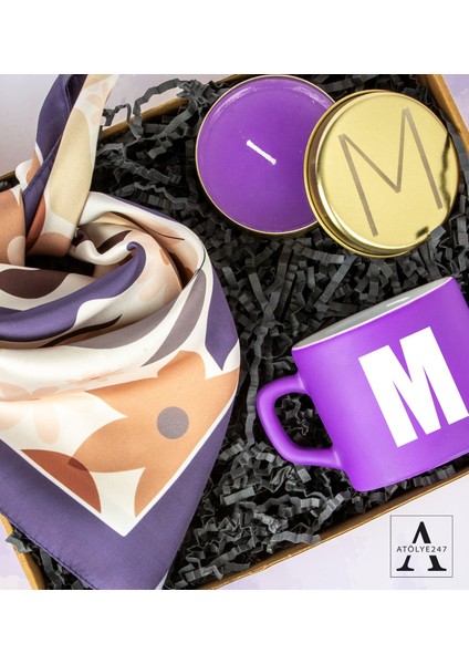 Kişiye Özel Hediye Seti - Desenli Fular - Kişiye Özel Harf Baskılı Kupa - Kişiye Özel Harf Baskılı Mum fiyatları