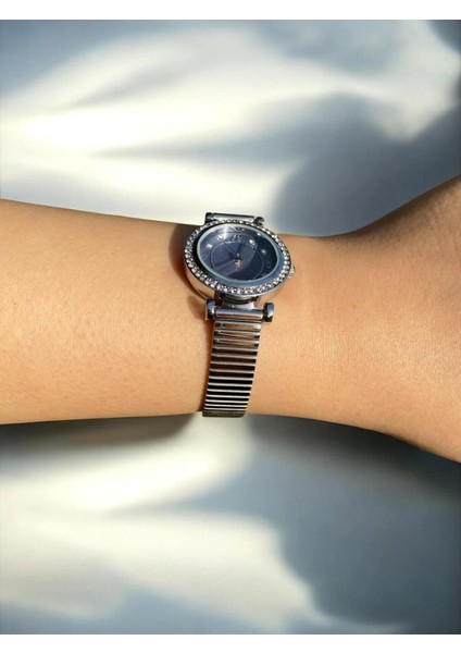 Yuvarlak Mavi Kadranlı Gümüş Ince Kordonlu Kadın Vintage Saat modelleri