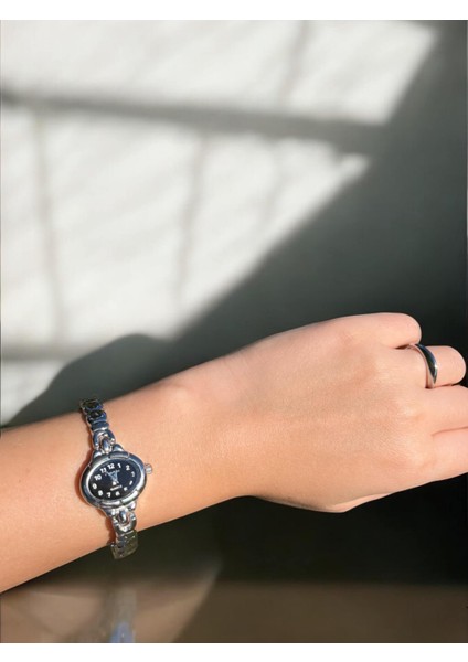 Kadın Ince Kordonlu Vintage Metal Kasa Gümüş Renk Kol Saati 1 fiyatları