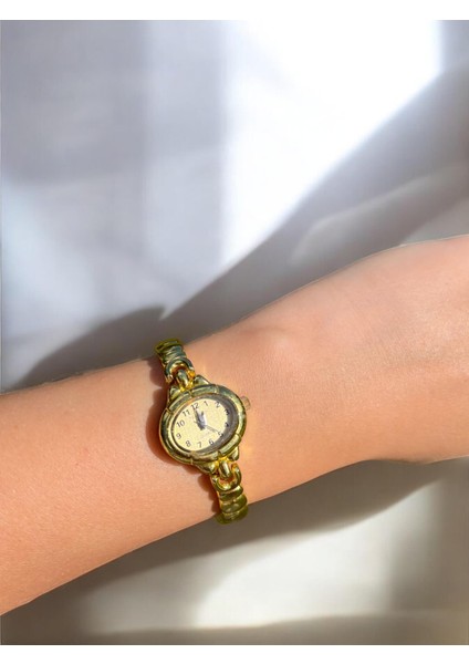 Kadın Ince Kordonlu Vintage Metal Kasa Gold Kol Saat 2