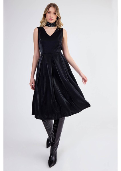 V Yaka Pileli Beli Kuşaklı Parlak Kumaş Elbise fiyatları