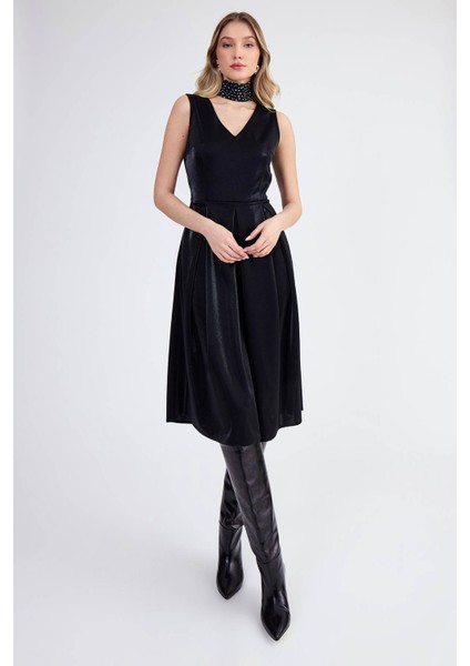 V Yaka Pileli Beli Kuşaklı Parlak Kumaş Elbise modelleri