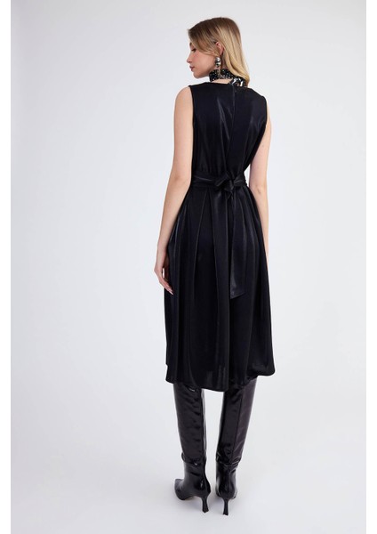 V Yaka Pileli Beli Kuşaklı Parlak Kumaş Elbise indirimleri