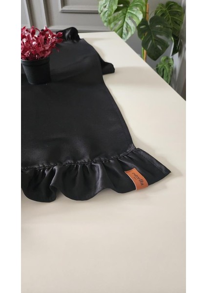 Cemre Saten 2-Kenar Fırfırlı Vintage Runner Örtü Siyah 40 x 110