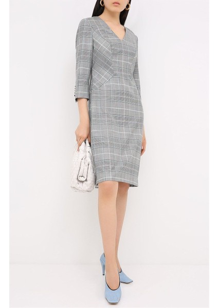 Desenli Yarım Manşet Kol V Yaka Pile Detaylı Gri Yün ve Ipek Elbise