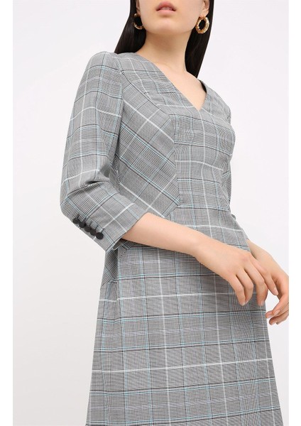 Desenli Yarım Manşet Kol V Yaka Pile Detaylı Gri Yün ve Ipek Elbise fiyatları