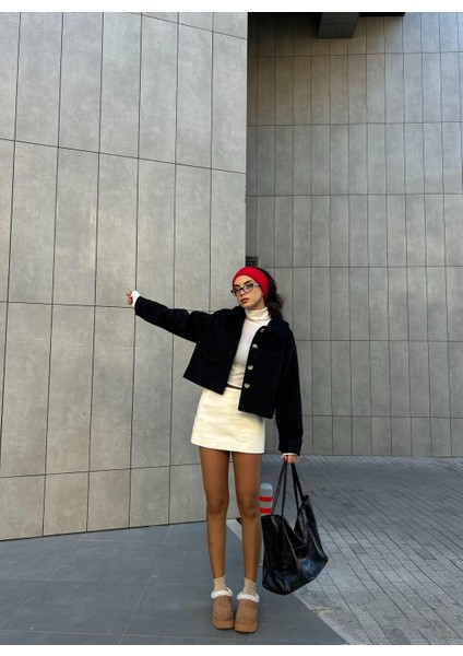 Kadın Siyah Astarlı Kısa Oversize Kaşe Kaban 28304