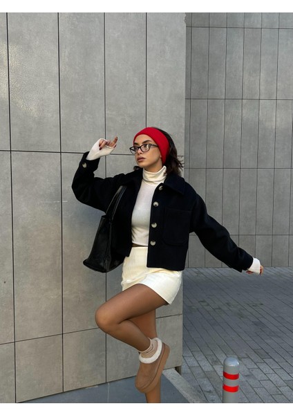 Kadın Siyah Astarlı Kısa Oversize Kaşe Kaban 28304