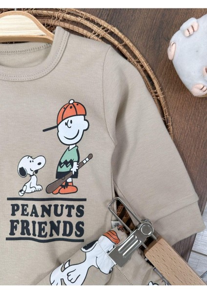 Bisiklet Yaka Peanuts Friends Baskılı Alt Üst Pijama Takımı fırsatları