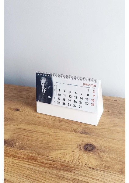 2025 Atatürk Masa Takvimi - 15 Yapraklı Piramit Takvim (14X20 Cm)