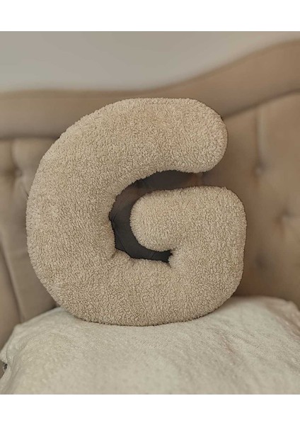 Pufftable Peluş G Harf Yastık, Dekoratif Kırlent, Kuzu Teddy Kumaş, Büyük Boy , Tüm Harfler ,boncuk Elyaf Dolgu