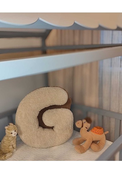 Pufftable Peluş G Harf Yastık, Dekoratif Kırlent, Kuzu Teddy Kumaş, Büyük Boy , Tüm Harfler ,boncuk Elyaf Dolgu fiyatları