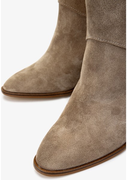 Kadın Topuklu Bot 1075 00272-22 Bn Bot SK24-25 Kum Yrm Suet modelleri