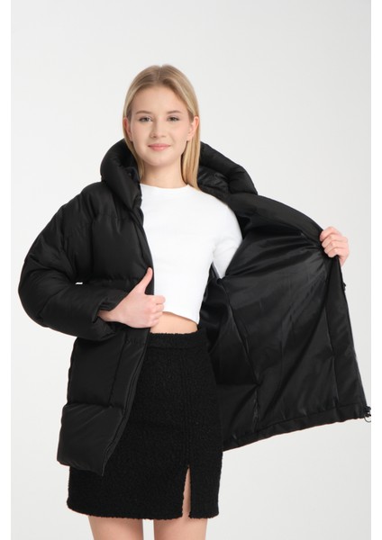 Kadın Kapüşonlu Oversize Şişme Mont