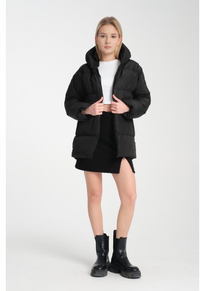 Kadın Kapüşonlu Oversize Şişme Mont